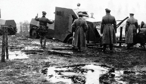 Иллюстрация к книге — Броня русской армии. Бронеавтомобили и бронепоезда в Первой мировой войне [i_172.jpg]