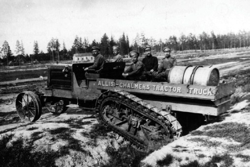 Иллюстрация к книге — Броня русской армии. Бронеавтомобили и бронепоезда в Первой мировой войне [i_200.jpg]