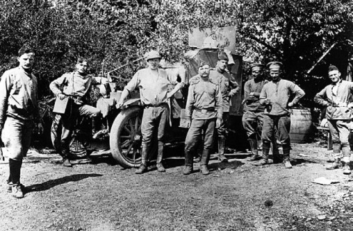 Иллюстрация к книге — Броня русской армии. Бронеавтомобили и бронепоезда в Первой мировой войне [i_210.jpg]