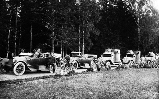 Иллюстрация к книге — Броня русской армии. Бронеавтомобили и бронепоезда в Первой мировой войне [i_235.jpg]