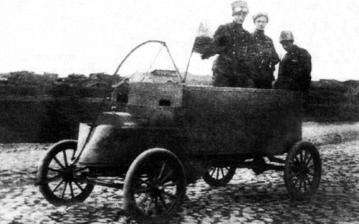 Иллюстрация к книге — Броня русской армии. Бронеавтомобили и бронепоезда в Первой мировой войне [i_252.jpg]