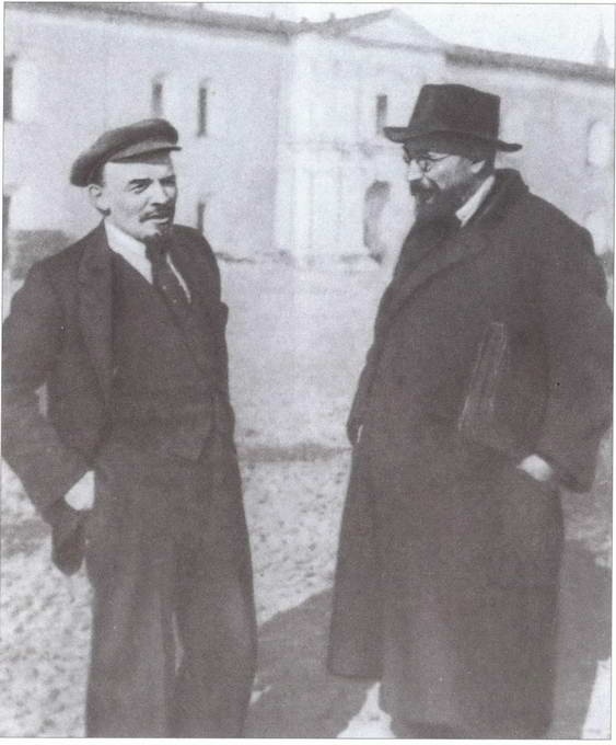 Иллюстрация к книге — Гибель красных моисеев. Начало террора. 1918 год [i_044.jpg]