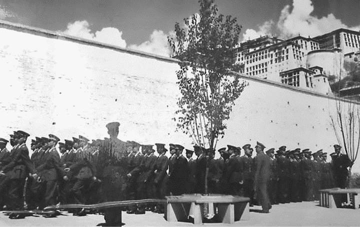 Иллюстрация к книге — Скрытый Тибет. История независимости и оккупации [i_089.jpg]