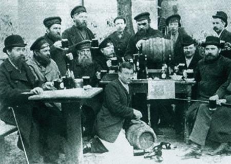 Иллюстрация к книге — Повседневная жизнь русского кабака от Ивана Грозного до Бориса Ельцина [imgb31b.jpg]