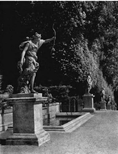 Иллюстрация к книге — Повседневная жизнь Версаля при королях [i_026.jpg]