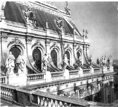 Иллюстрация к книге — Повседневная жизнь Версаля при королях [i_039.jpg]