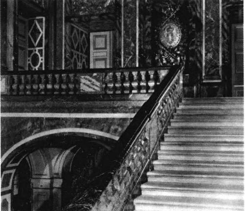 Иллюстрация к книге — Повседневная жизнь Версаля при королях [i_042.jpg]