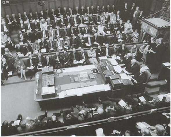 Иллюстрация к книге — Повседневная жизнь британского парламента [i_024.jpg]