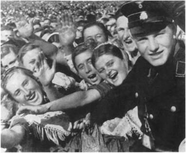 Иллюстрация к книге — Повседневная жизнь Берлина при Гитлере [i_007.jpg]