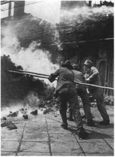 Иллюстрация к книге — Повседневная жизнь Берлина при Гитлере [i_024.jpg]