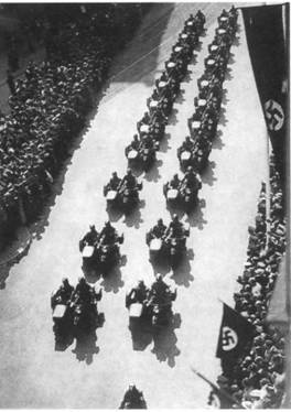 Иллюстрация к книге — Повседневная жизнь Берлина при Гитлере [i_034.jpg]