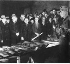 Иллюстрация к книге — Повседневная жизнь Берлина при Гитлере [i_039.jpg]