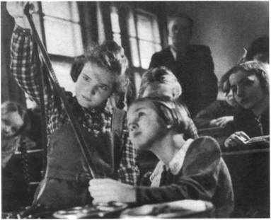 Иллюстрация к книге — Повседневная жизнь Берлина при Гитлере [i_043.jpg]