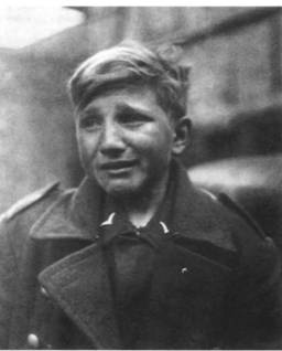 Иллюстрация к книге — Повседневная жизнь Берлина при Гитлере [i_057.jpg]