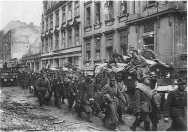 Иллюстрация к книге — Повседневная жизнь Берлина при Гитлере [i_059.jpg]