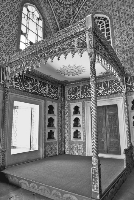 Иллюстрация к книге — Расцвет и крах Османской империи. Женщины у власти [i_017.jpg]