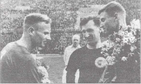 Иллюстрация к книге — Тайны советского футбола [i_023.jpg]