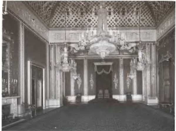 Иллюстрация к книге — Повседневная жизнь Букингемского дворца при Елизавете II [i_010.jpg]