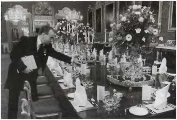 Иллюстрация к книге — Повседневная жизнь Букингемского дворца при Елизавете II [i_014.jpg]