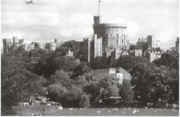 Иллюстрация к книге — Повседневная жизнь Букингемского дворца при Елизавете II [i_023.jpg]