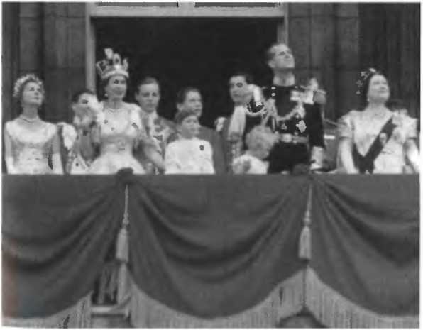 Иллюстрация к книге — Повседневная жизнь Букингемского дворца при Елизавете II [i_024.jpg]