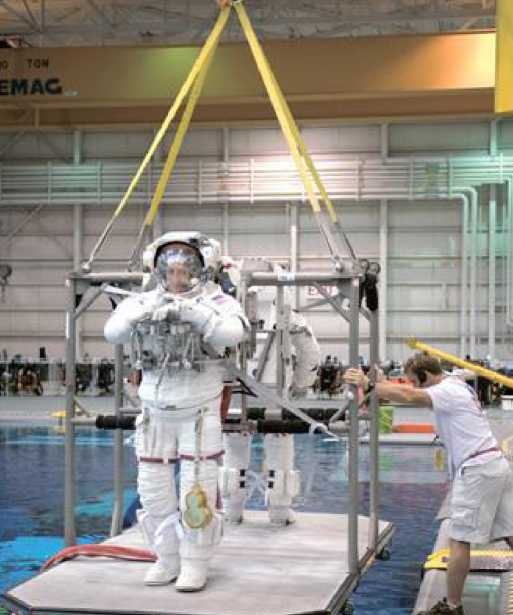 Иллюстрация к книге — Астронавт. Необычайное путешествие в поисках тайн Вселенной [i_008.jpg]