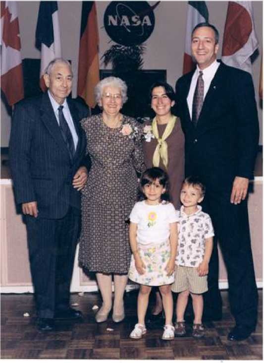 Иллюстрация к книге — Астронавт. Необычайное путешествие в поисках тайн Вселенной [i_012.jpg]