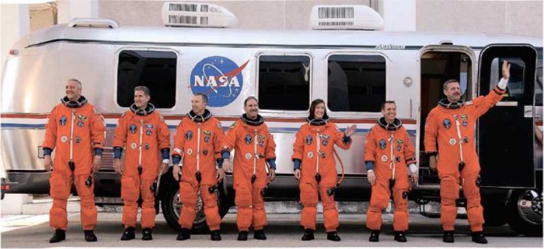 Иллюстрация к книге — Астронавт. Необычайное путешествие в поисках тайн Вселенной [i_023.jpg]