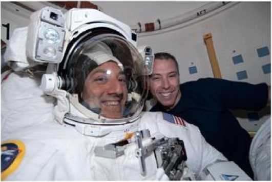 Иллюстрация к книге — Астронавт. Необычайное путешествие в поисках тайн Вселенной [i_025.jpg]