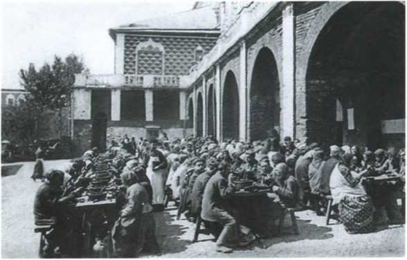 Иллюстрация к книге — Повседневная жизнь русского провинциального города в XIX веке. Пореформенный период [i_050.jpg]