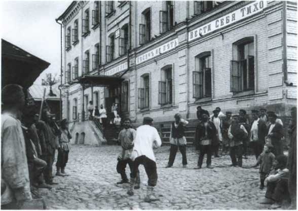 Иллюстрация к книге — Повседневная жизнь русского провинциального города в XIX веке. Пореформенный период [i_062.jpg]