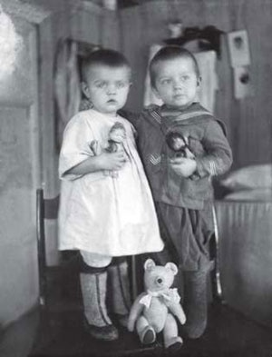 Иллюстрация к книге — Феномен куклы в традиционной и современной культуре. Кросскультурное исследование идеологии антропоморфизма [i_047.jpg]