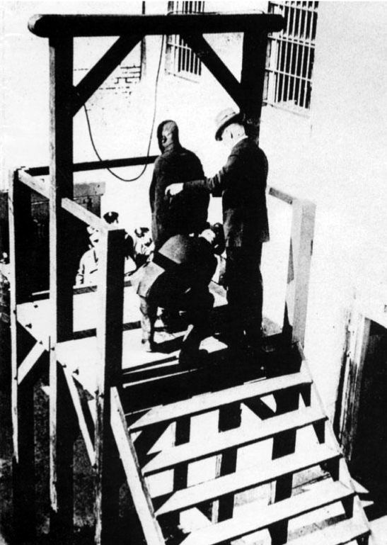 Иллюстрация к книге — Смертная казнь. История и виды высшей меры наказания от начала времен до наших дней [i_184.jpg]