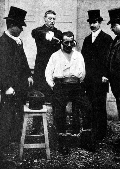 Иллюстрация к книге — Смертная казнь. История и виды высшей меры наказания от начала времен до наших дней [i_230.jpg]