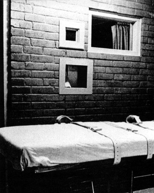 Иллюстрация к книге — Смертная казнь. История и виды высшей меры наказания от начала времен до наших дней [i_285.jpg]