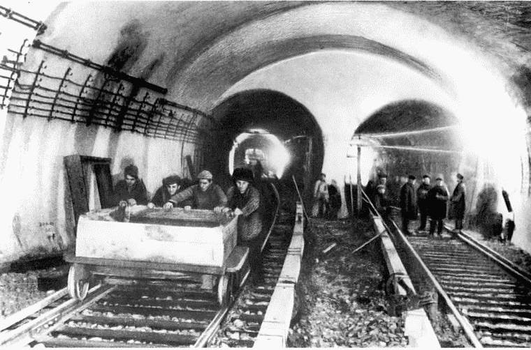 Иллюстрация к книге — Московское метро. От первых планов до великой стройки сталинизма (1897-1935) [i_113.jpg]