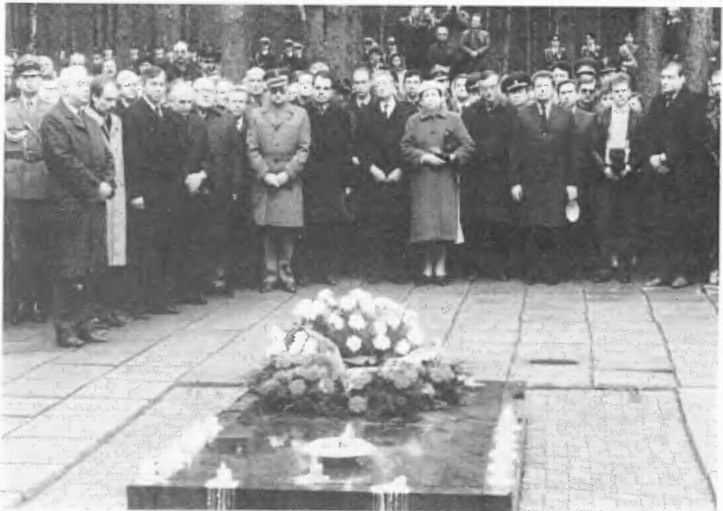 Иллюстрация к книге — Катынский синдром в советско-польских и российско-польских отношениях [i_053.jpg]