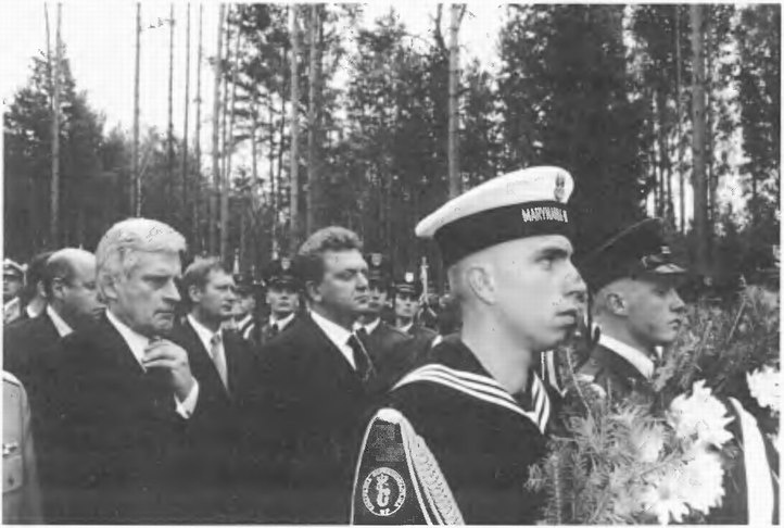 Иллюстрация к книге — Катынский синдром в советско-польских и российско-польских отношениях [i_077.jpg]