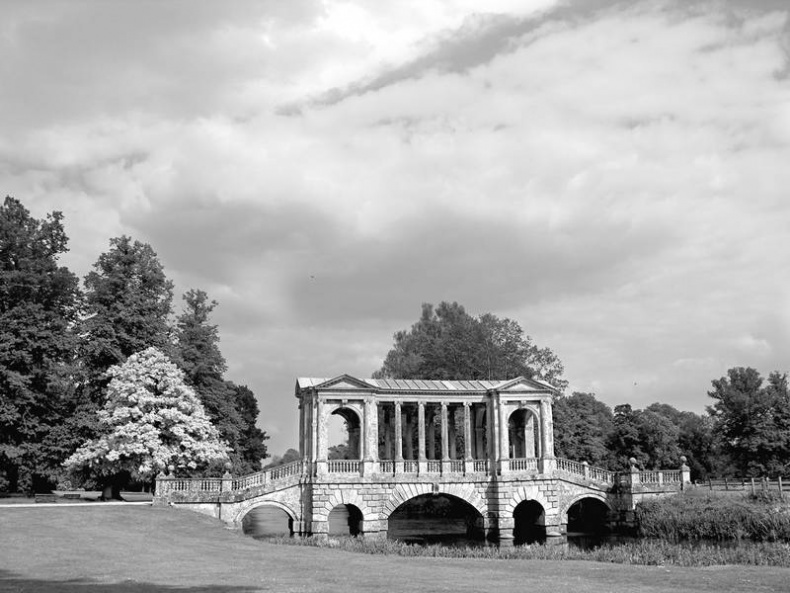 Иллюстрация к книге — 5 O'clock и другие традиции Англии [i_028.jpg]