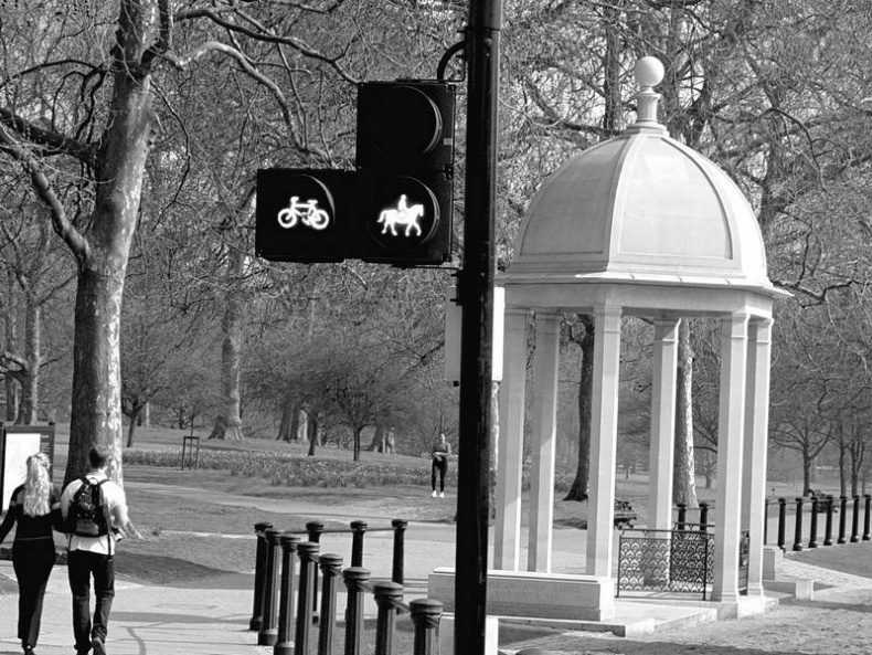 Иллюстрация к книге — 5 O'clock и другие традиции Англии [i_032.jpg]