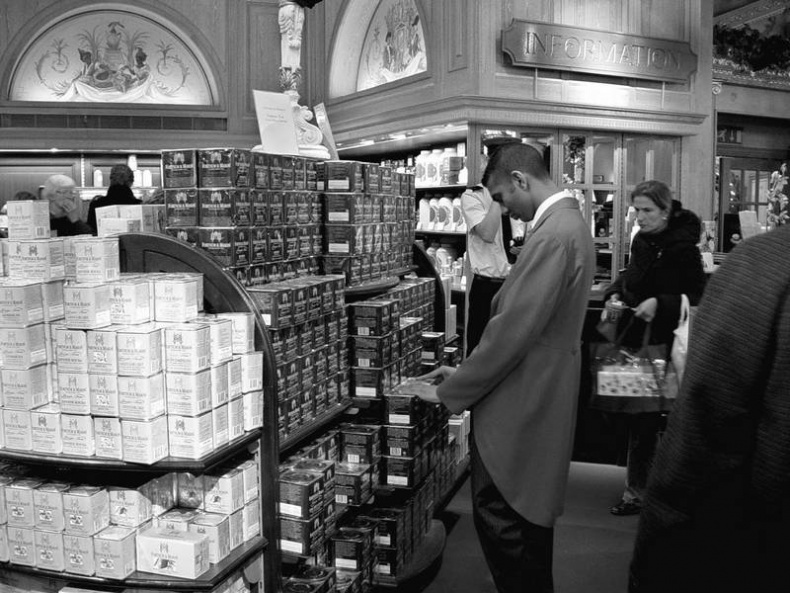 Иллюстрация к книге — 5 O'clock и другие традиции Англии [i_074.jpg]