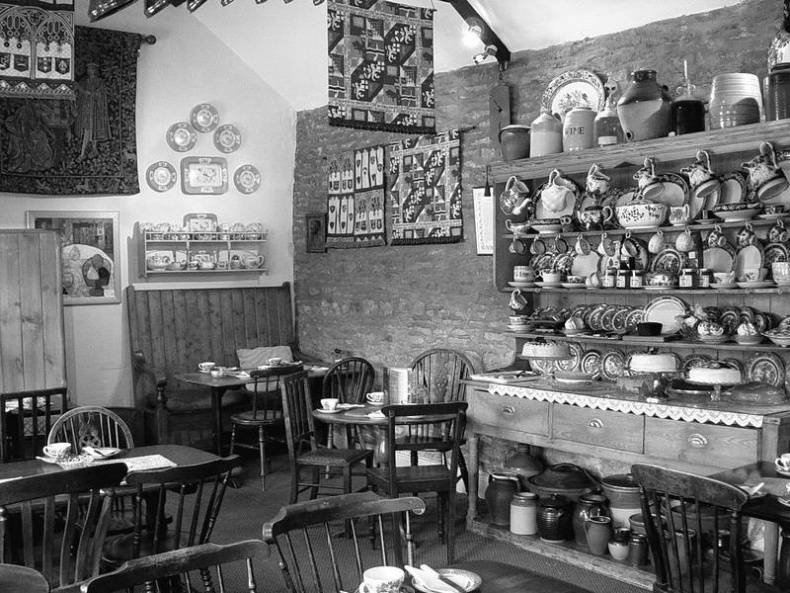 Иллюстрация к книге — 5 O'clock и другие традиции Англии [i_075.jpg]