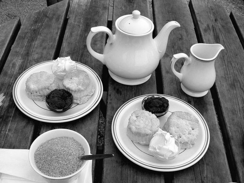 Иллюстрация к книге — 5 O'clock и другие традиции Англии [i_076.jpg]