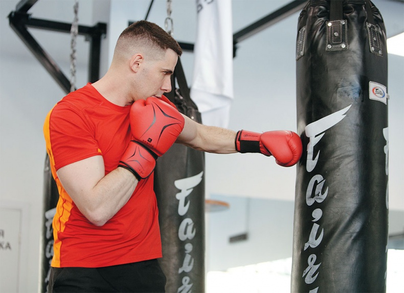 Иллюстрация к книге — Хватит ЖРАТЬ! и лениться. 50 интенсивных тренировок от тренера программы "Свадебный размер" [i_020.jpg]