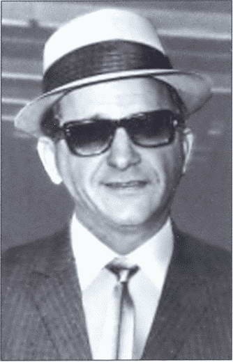 Иллюстрация к книге — Убийство президента Кеннеди. Ли Харви Освальд - убийца или жертва заговора? [i_019.jpg]