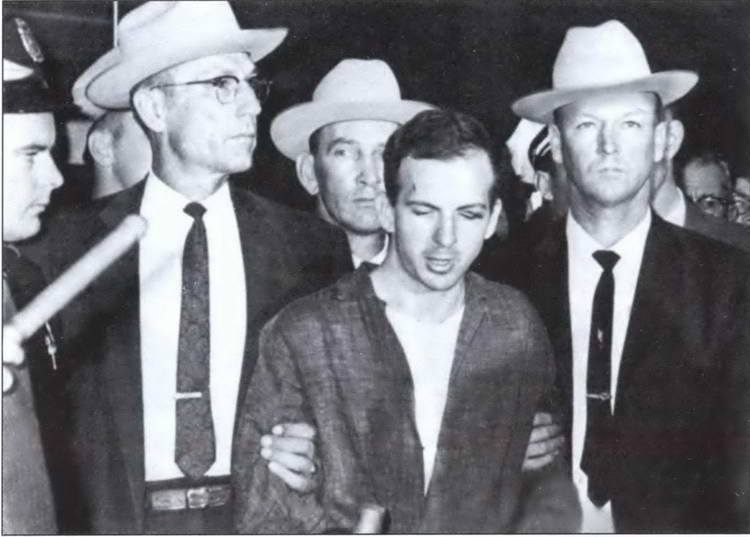 Иллюстрация к книге — Убийство президента Кеннеди. Ли Харви Освальд - убийца или жертва заговора? [i_028.jpg]