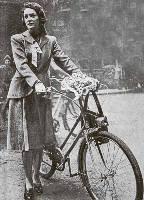 Иллюстрация к книге — Тайны парижских манекенщиц [i_018.jpg]