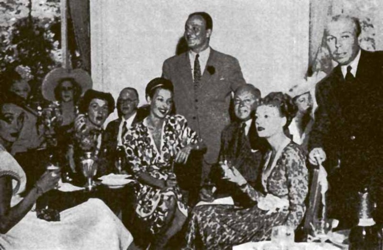 Иллюстрация к книге — Тайны парижских манекенщиц [i_030.jpg]