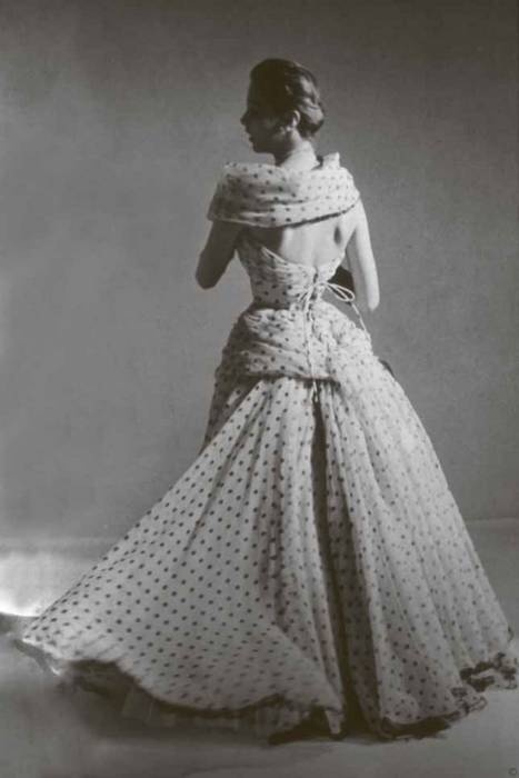 Иллюстрация к книге — Тайны парижских манекенщиц [i_031.jpg]