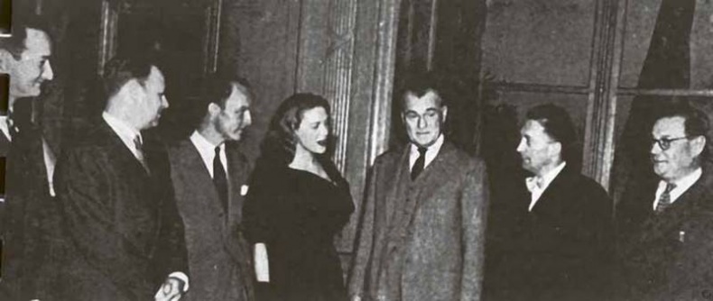 Иллюстрация к книге — Тайны парижских манекенщиц [i_034.jpg]